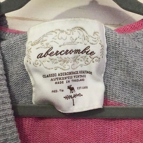 Sweater with hood - Picture 2 of 3